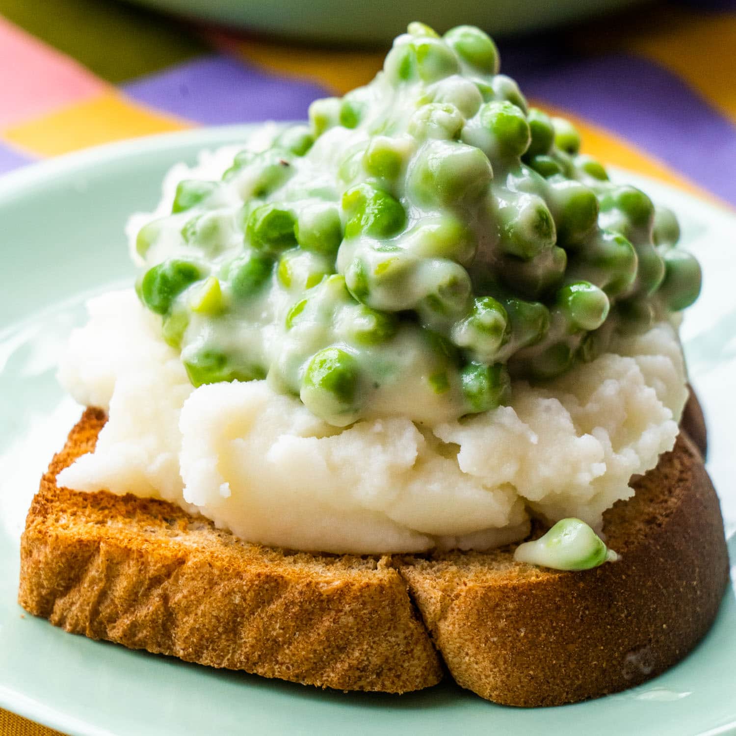 Minute Creamed Peas: The Ultimate Comfort Food with Mashed Potatoes & Toast